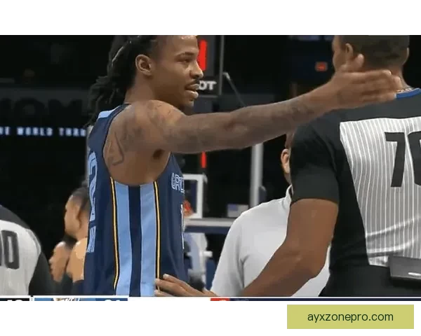 西卡因摊手抱怨裁判判罚吃到第二个技术犯规被驱逐出场