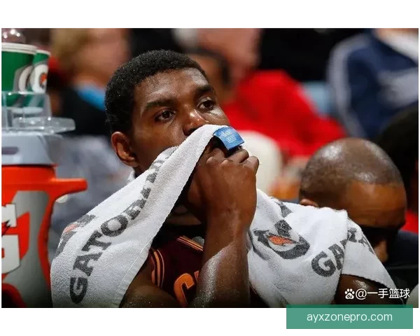 好久不见38岁拜纳姆现身洛杉矶骑行昔日湖人双冠功臣再引球迷回忆